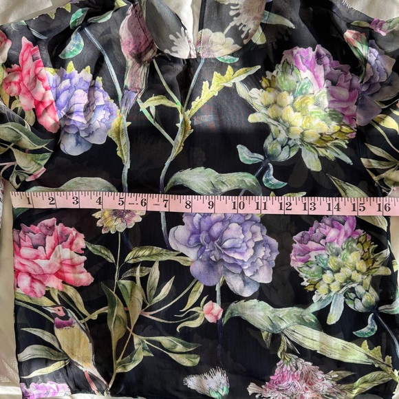 Floral sheer long sleeve blouse with bell sleeves size 2 - Picture 6 of 7